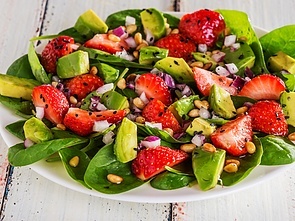 Jordbær avokado salat
